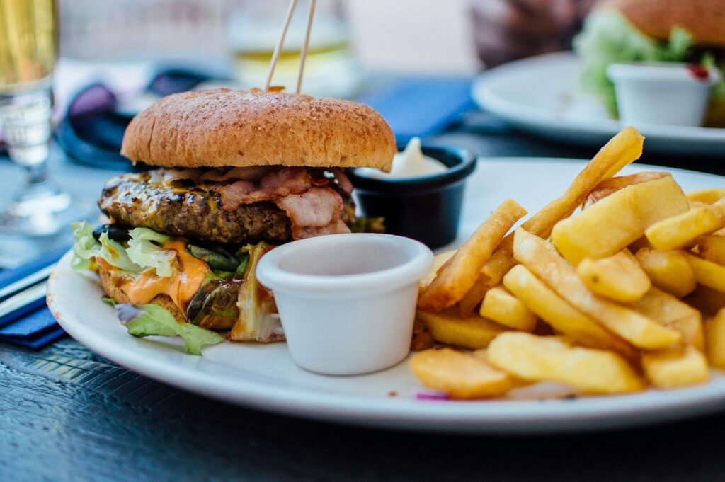 Burger-chips-burger-sauce-pairings